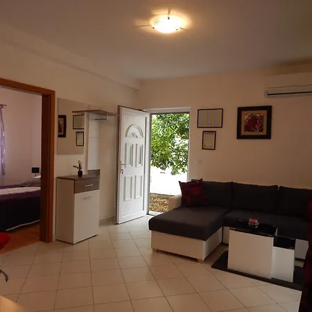 Apartamento House Mastrinka